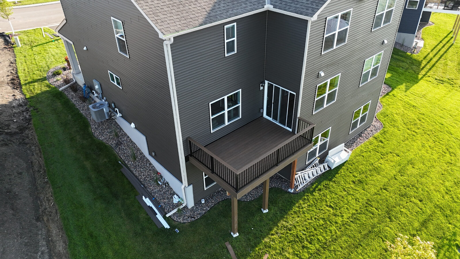 Corner composite deck