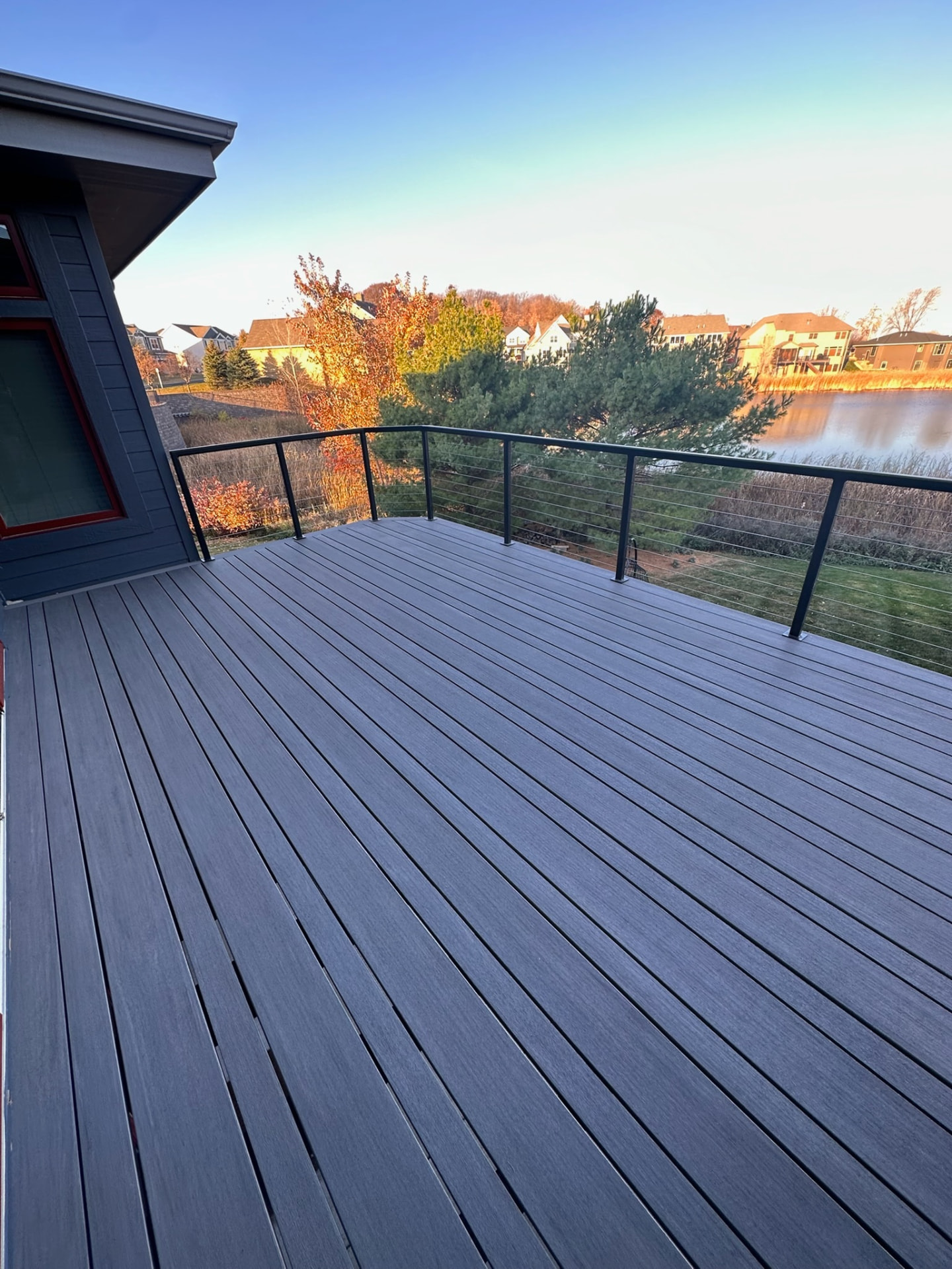 Pond-view cable rail deck